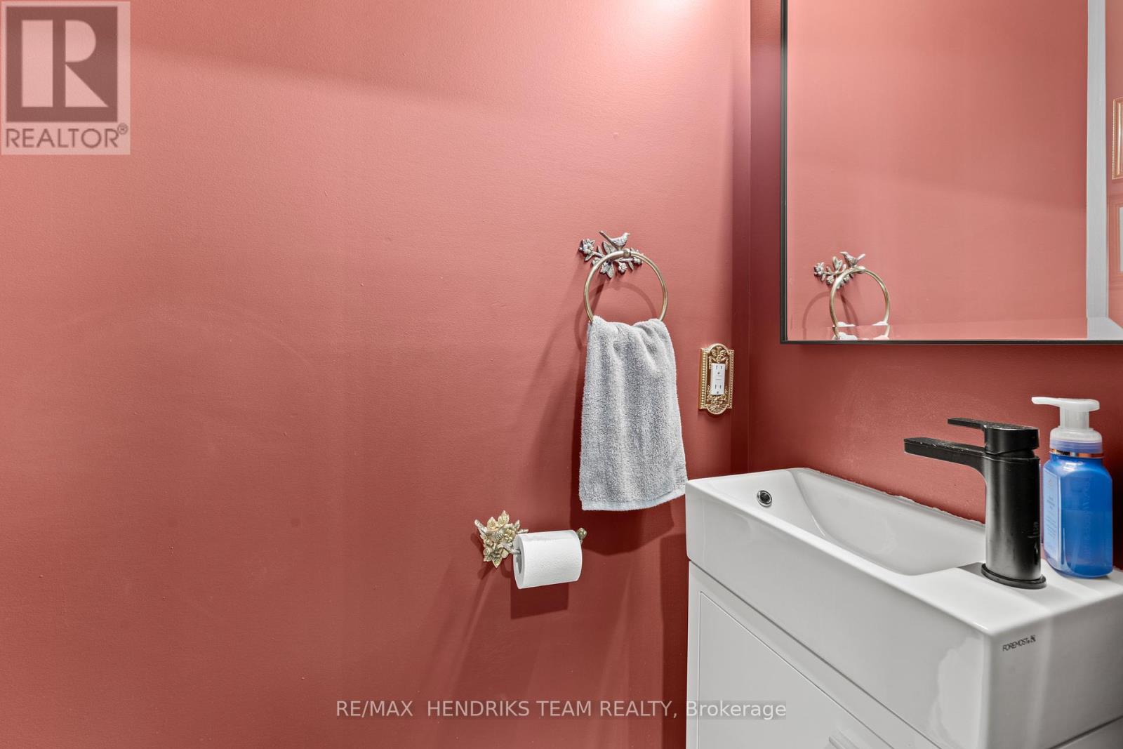 16 Haig Street, St. Catharines, Ontario  L2R 6K6 - Photo 15 - X12787756