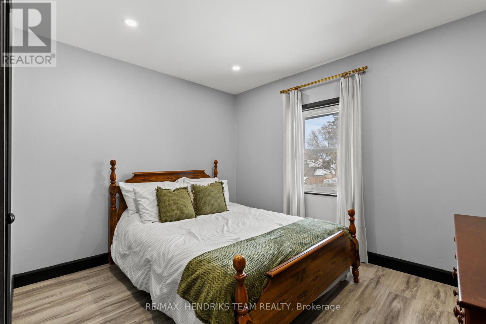 16 Haig Street, St. Catharines, Ontario  L2R 6K6 - Photo 19 - X12787756