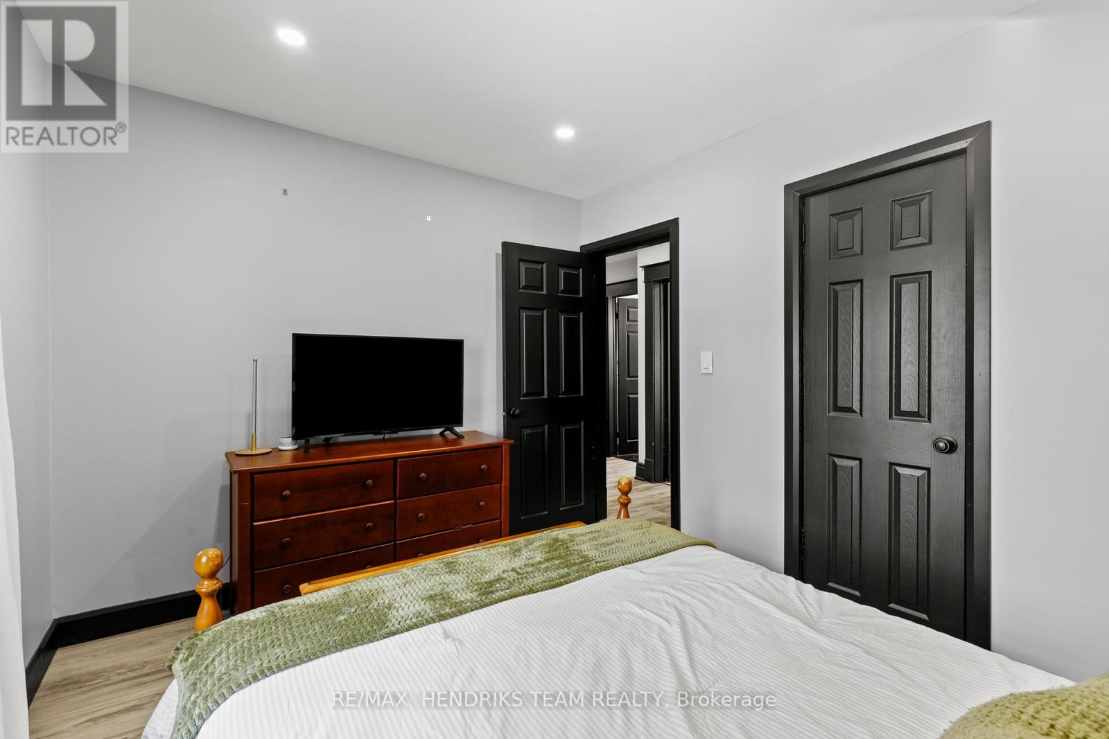 16 Haig Street, St. Catharines, Ontario  L2R 6K6 - Photo 20 - X12787756