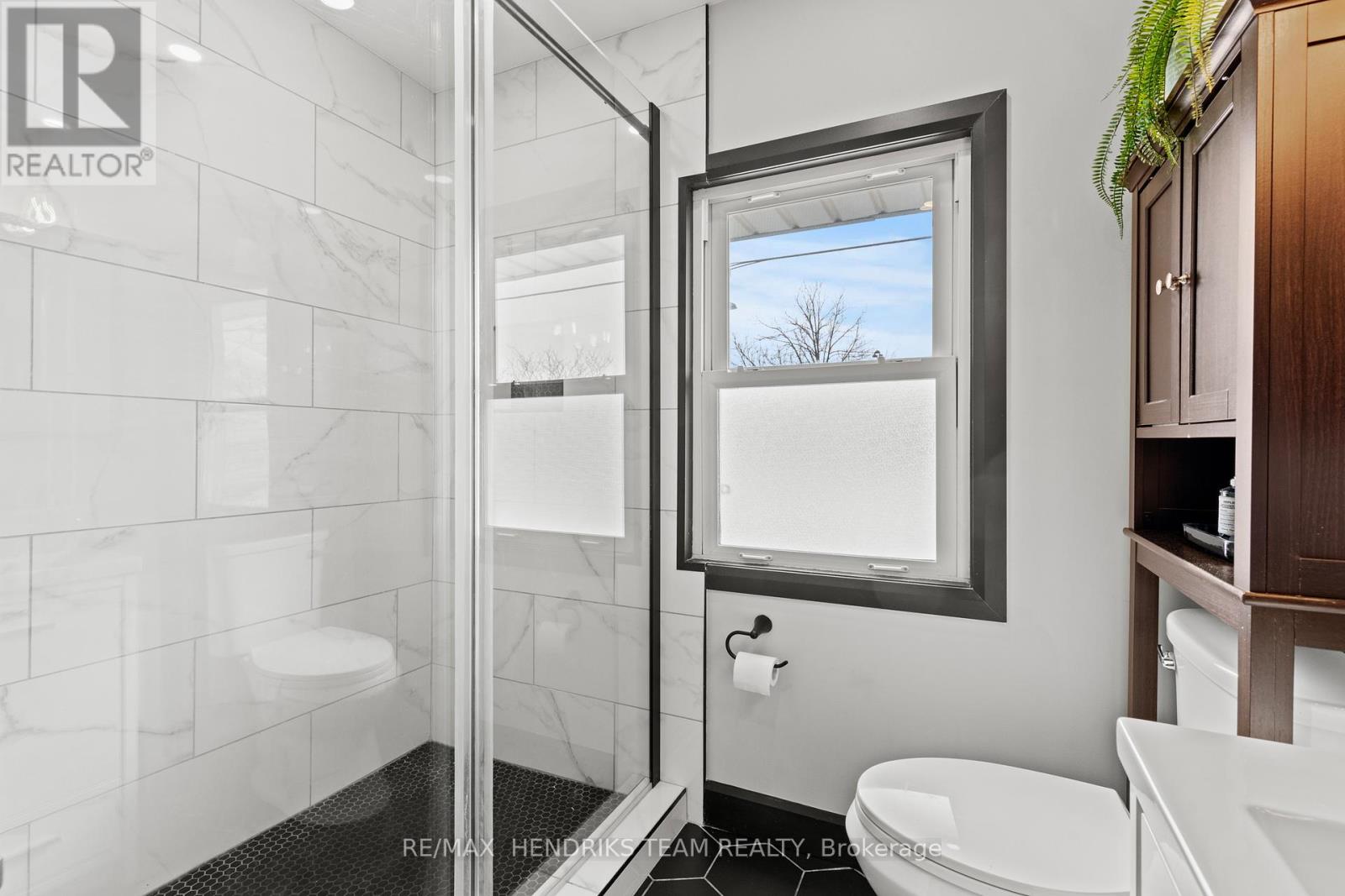 16 Haig Street, St. Catharines, Ontario  L2R 6K6 - Photo 24 - X12787756