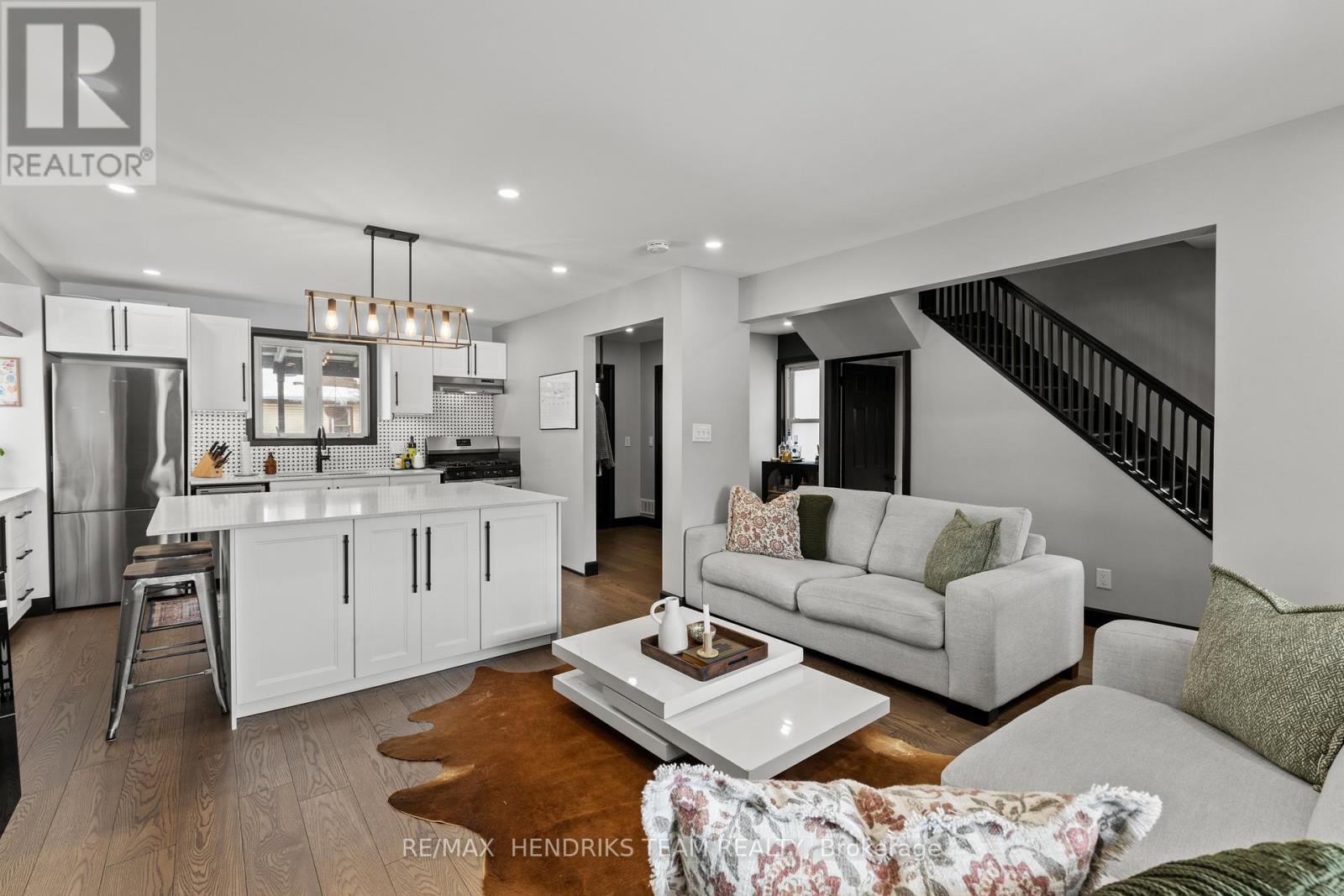 16 Haig Street, St. Catharines, Ontario  L2R 6K6 - Photo 6 - X12787756