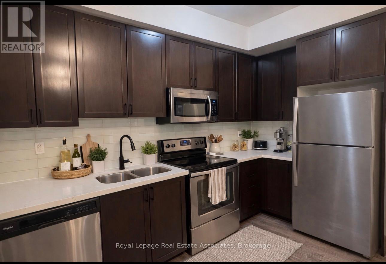 19 - 250 Sunny Meadow Boulevard, Brampton (Sandringham-Wellington), Ontario  L6R 3Y6 - Photo 5 - W12755998