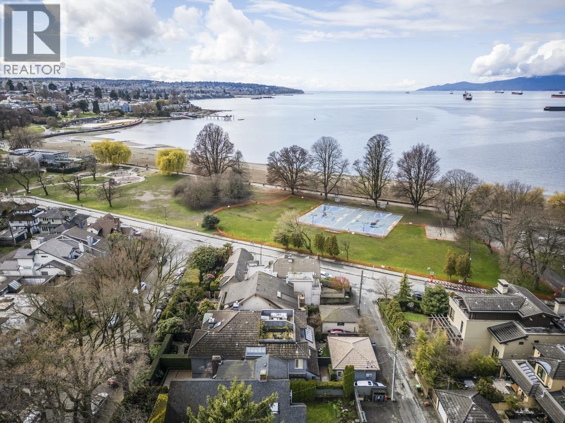 2074 CREELMAN AVENUE, Vancouver, British Columbia