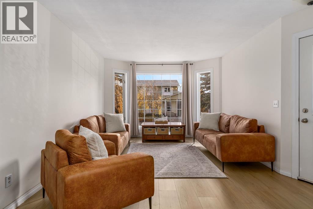 17 Aster Place Se, Airdrie, Alberta  T4B 0P9 - Photo 4 - A2277541