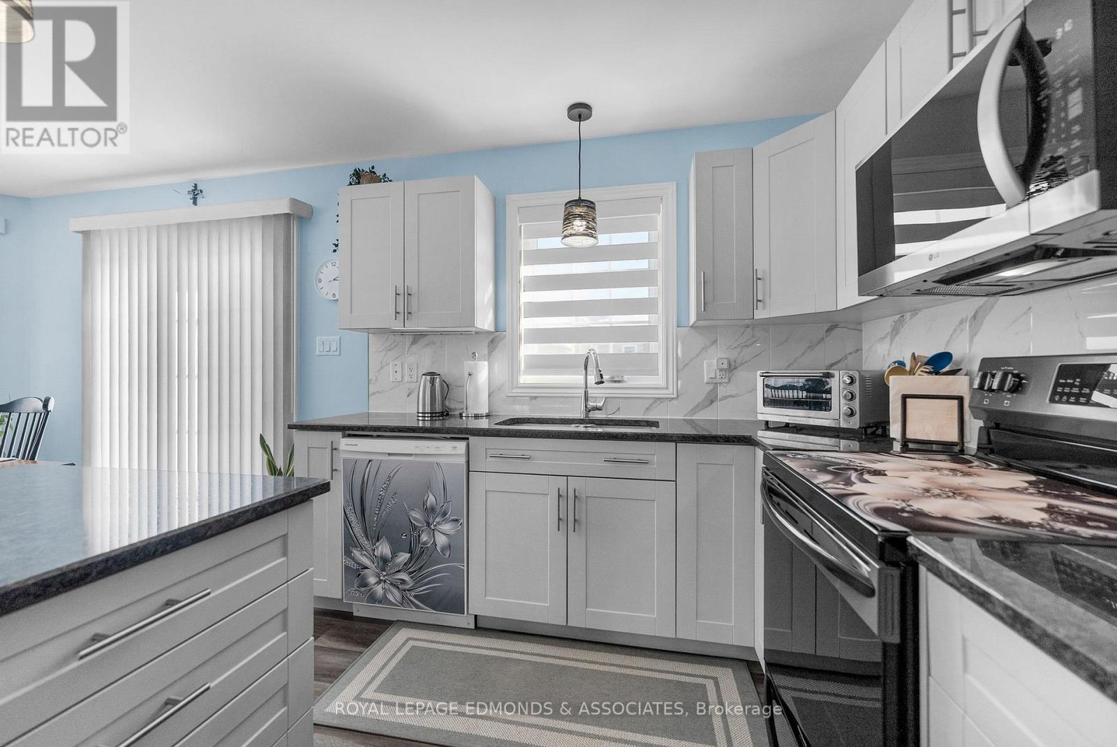 11 Terrance Drive, Petawawa, Ontario  K8H 0G3 - Photo 10 - X12787704