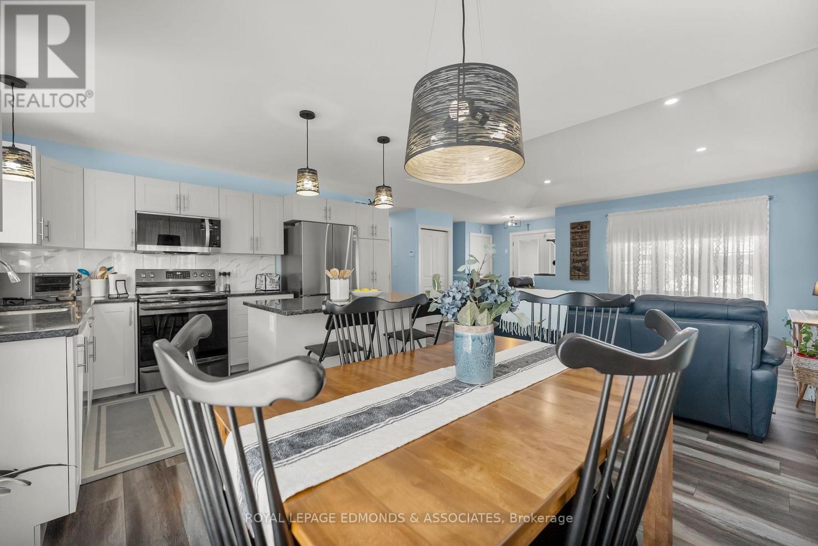 11 Terrance Drive, Petawawa, Ontario  K8H 0G3 - Photo 12 - X12787704