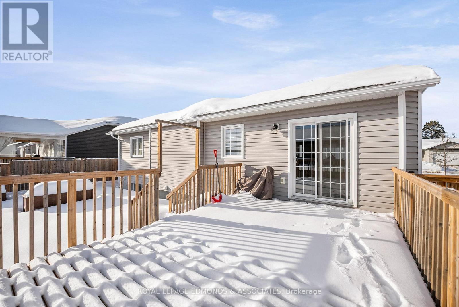 11 Terrance Drive, Petawawa, Ontario  K8H 0G3 - Photo 34 - X12787704