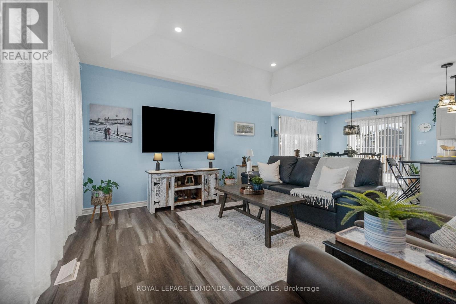 11 Terrance Drive, Petawawa, Ontario  K8H 0G3 - Photo 4 - X12787704