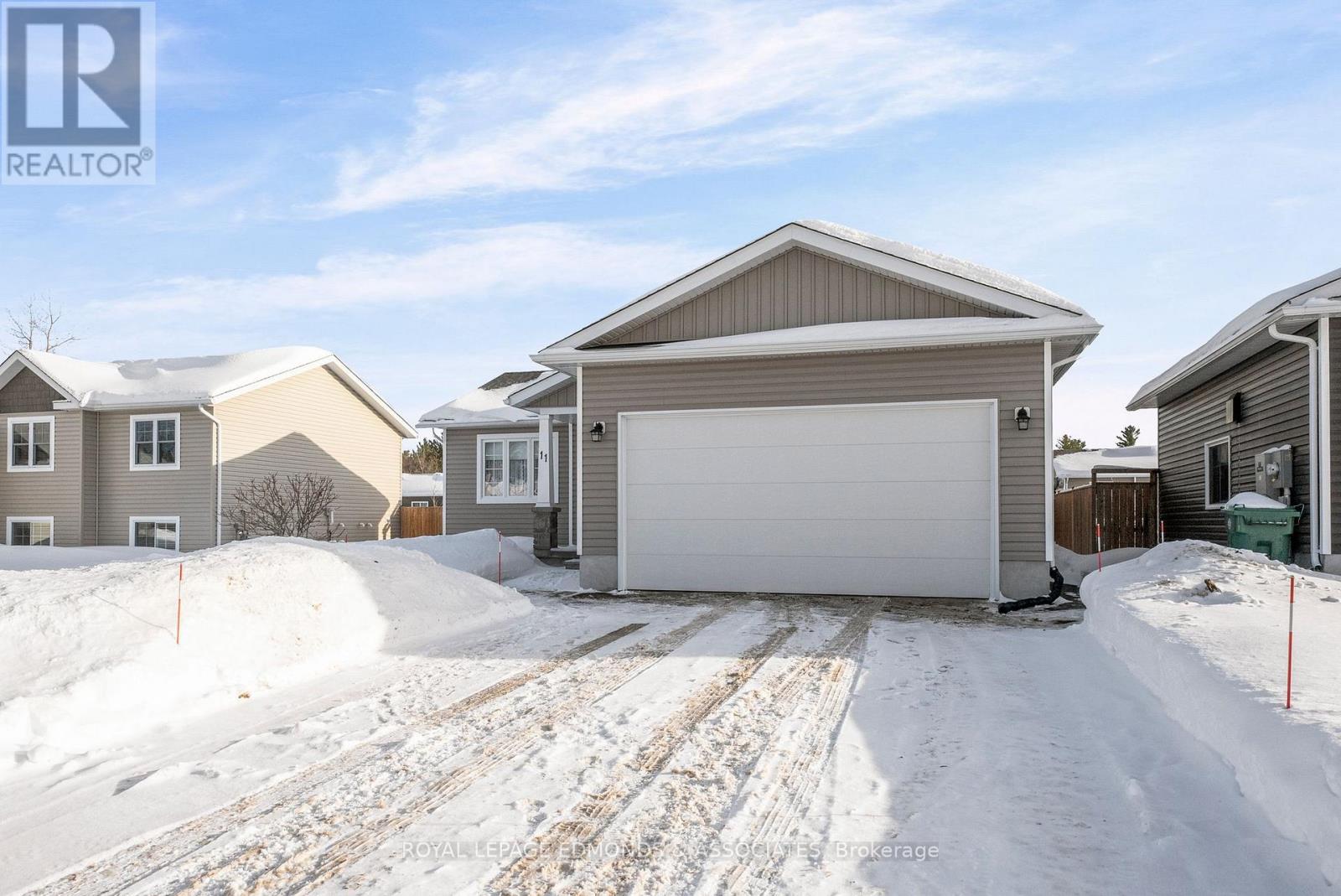 11 Terrance Drive, Petawawa, Ontario  K8H 0G3 - Photo 41 - X12787704