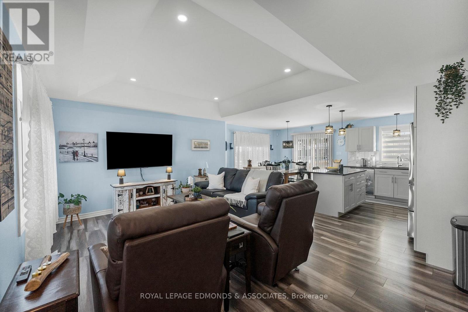 11 Terrance Drive, Petawawa, Ontario  K8H 0G3 - Photo 6 - X12787704