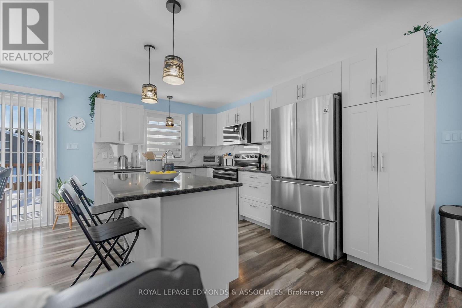 11 Terrance Drive, Petawawa, Ontario  K8H 0G3 - Photo 7 - X12787704