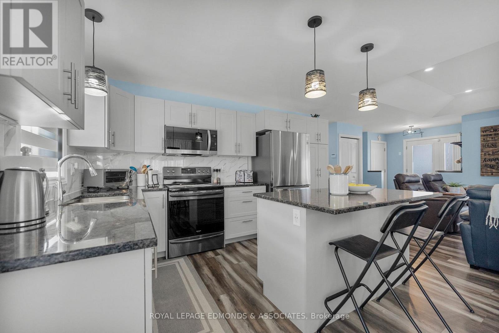 11 Terrance Drive, Petawawa, Ontario  K8H 0G3 - Photo 8 - X12787704