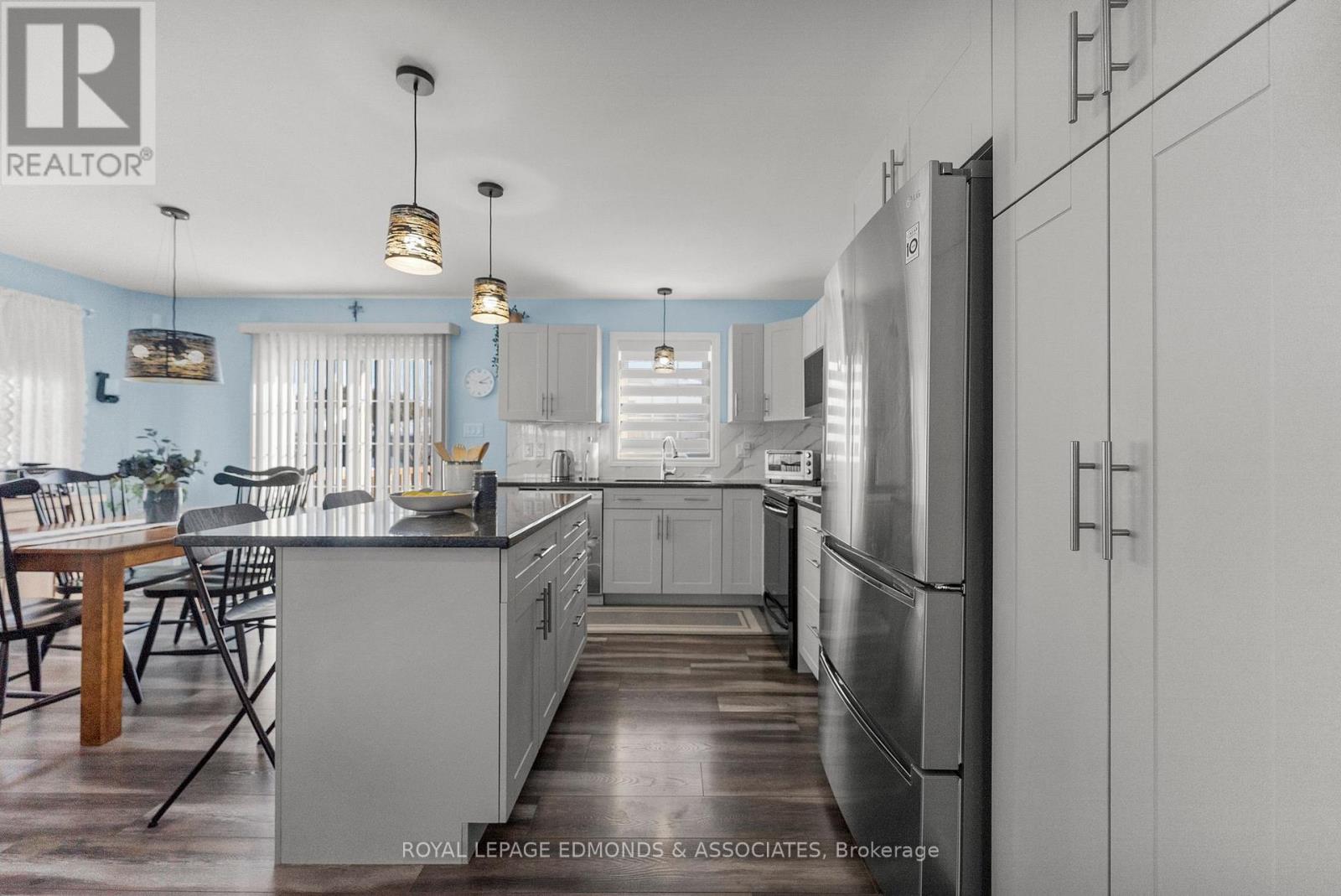 11 Terrance Drive, Petawawa, Ontario  K8H 0G3 - Photo 9 - X12787704