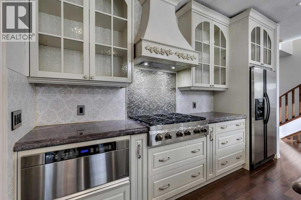 218 Valley Woods Place Nw, Calgary, Alberta  T3B 6A3 - Photo 11 - A2285841