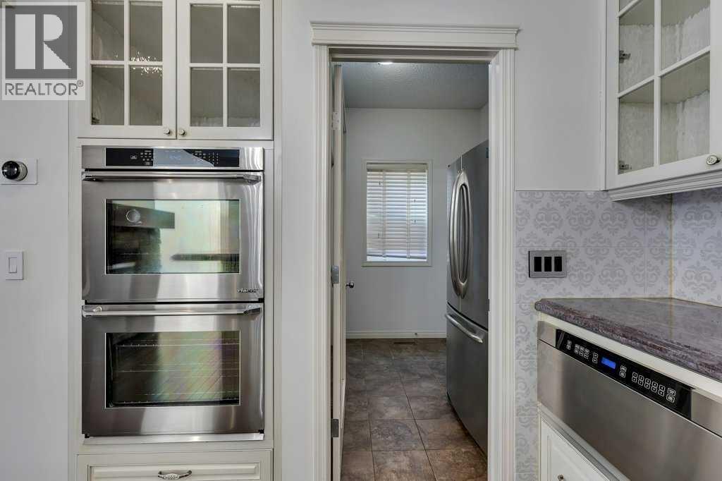 218 Valley Woods Place Nw, Calgary, Alberta  T3B 6A3 - Photo 13 - A2285841