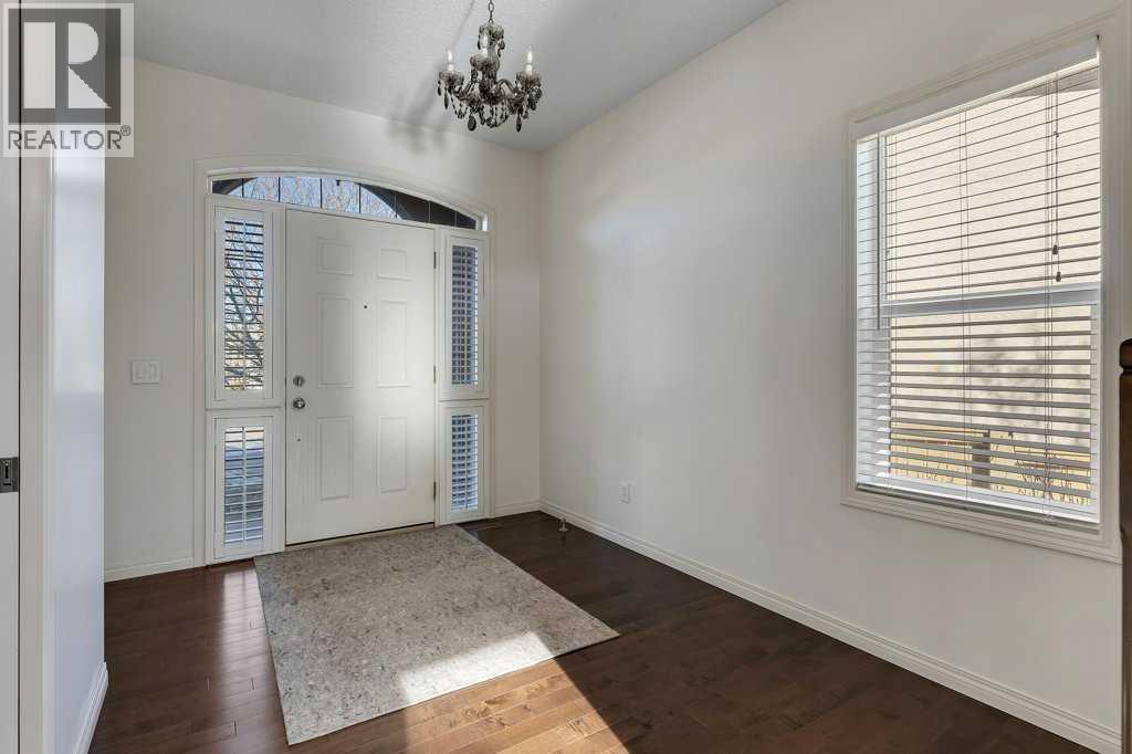 218 Valley Woods Place Nw, Calgary, Alberta  T3B 6A3 - Photo 5 - A2285841