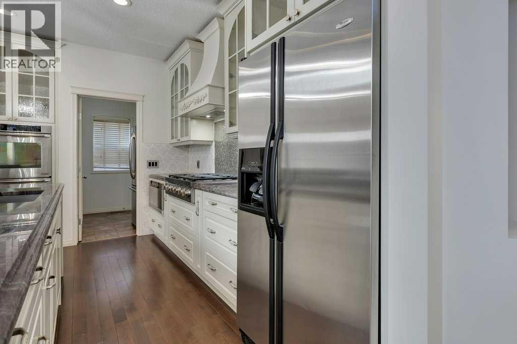 218 Valley Woods Place Nw, Calgary, Alberta  T3B 6A3 - Photo 8 - A2285841