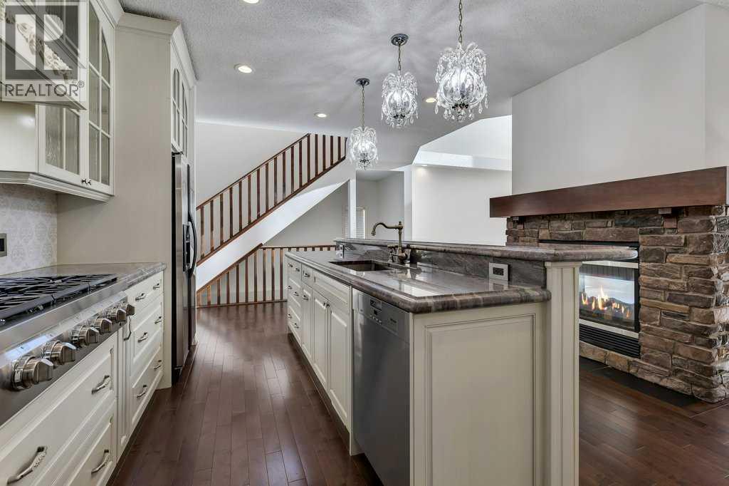 218 Valley Woods Place Nw, Calgary, Alberta  T3B 6A3 - Photo 12 - A2285841