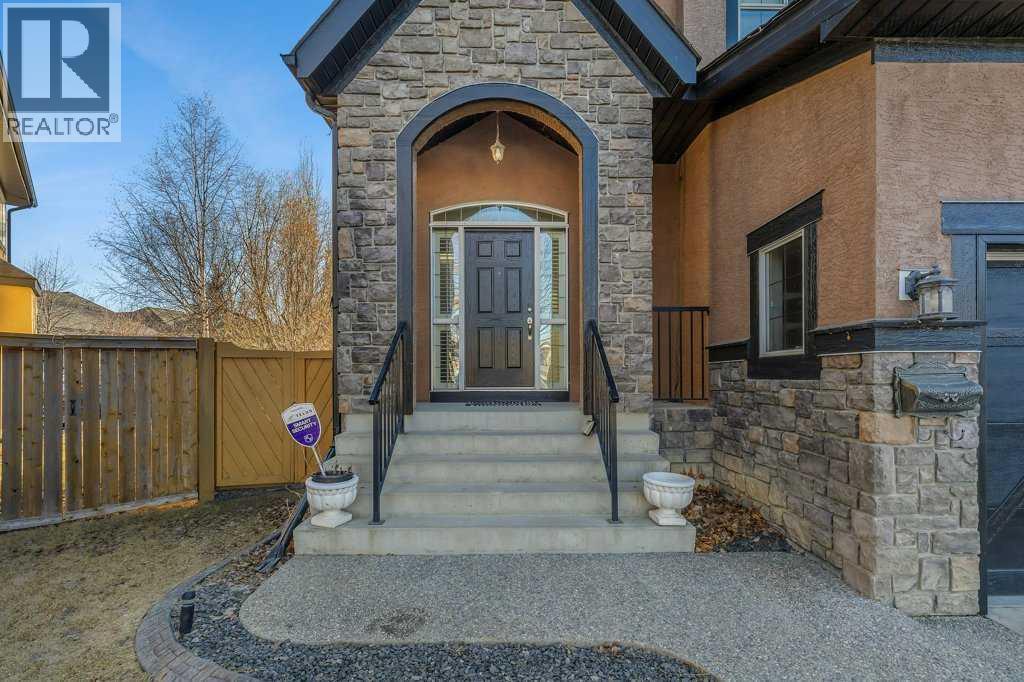 218 Valley Woods Place Nw, Calgary, Alberta  T3B 6A3 - Photo 2 - A2285841