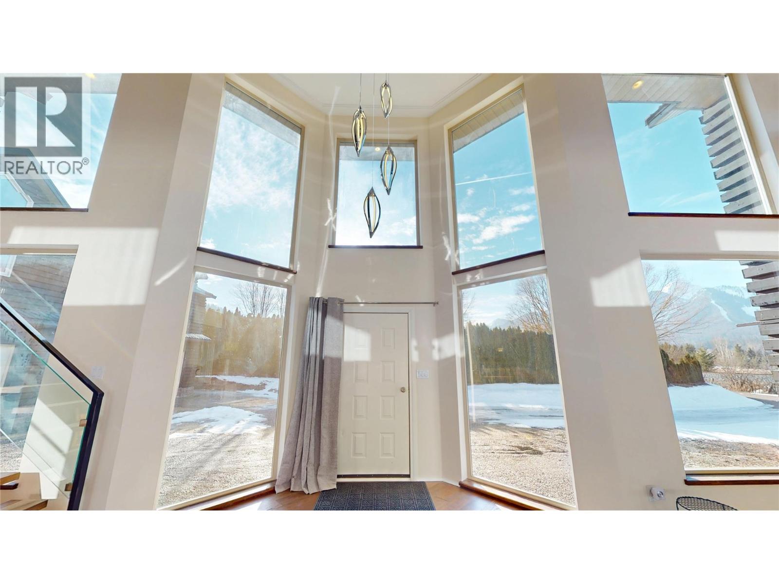 3982 Mcgiverin Road, Fernie, British Columbia  V0B 1M4 - Photo 7 - 10375535