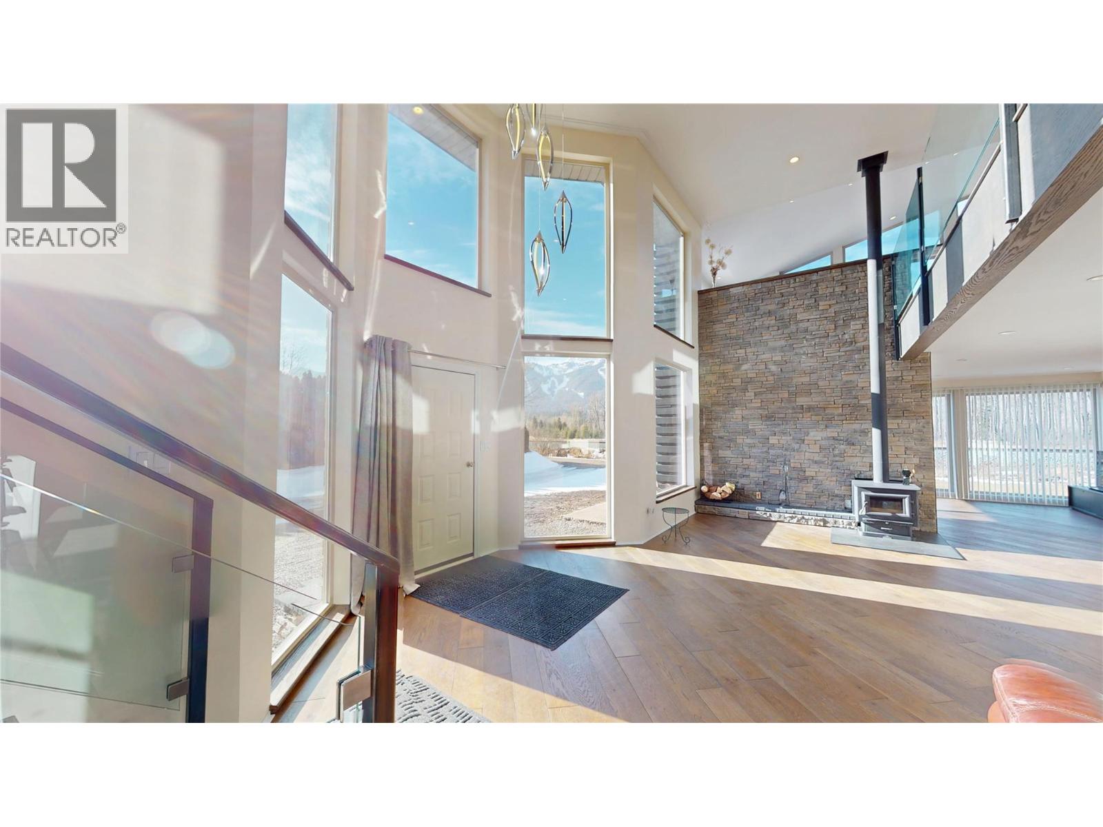 3982 Mcgiverin Road, Fernie, British Columbia  V0B 1M4 - Photo 8 - 10375535