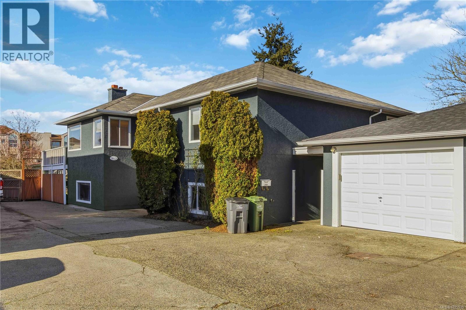 B 3002 Cedar Hill Rd, Victoria, British Columbia  V8T 3J3 - Photo 2 - 1025539