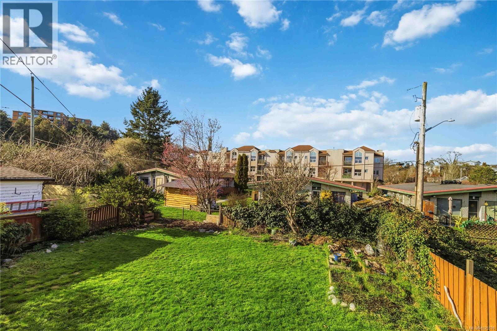 B 3002 Cedar Hill Rd, Victoria, British Columbia  V8T 3J3 - Photo 43 - 1025539