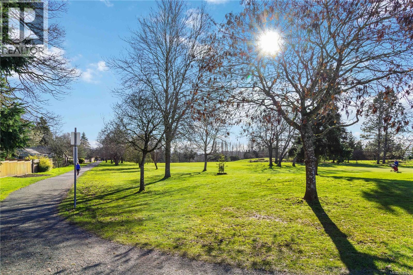 B 3002 Cedar Hill Rd, Victoria, British Columbia  V8T 3J3 - Photo 63 - 1025539