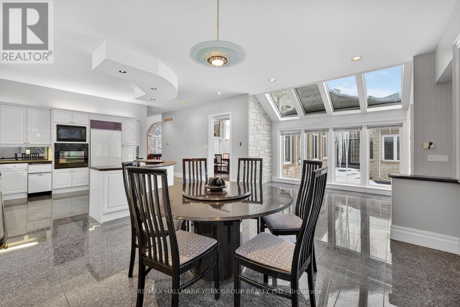 27 Glen Meadow Lane, Richmond Hill, Ontario  L4E 3M6 - Photo 18 - N12758796