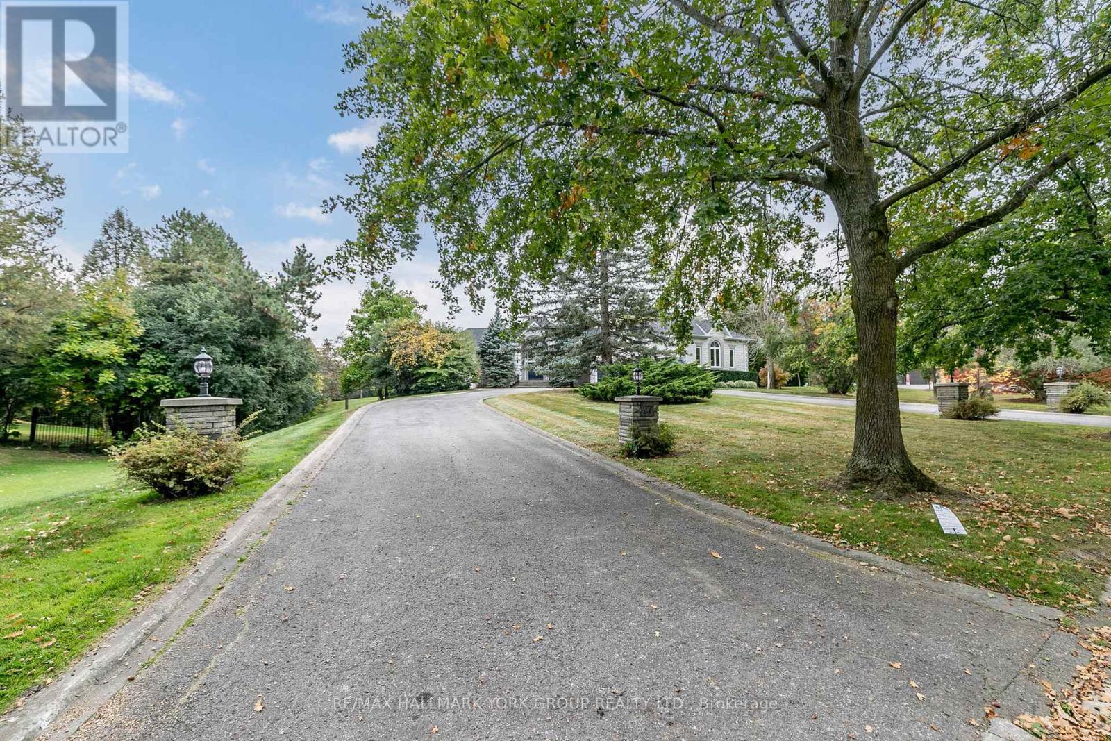 27 Glen Meadow Lane, Richmond Hill, Ontario  L4E 3M6 - Photo 3 - N12758796