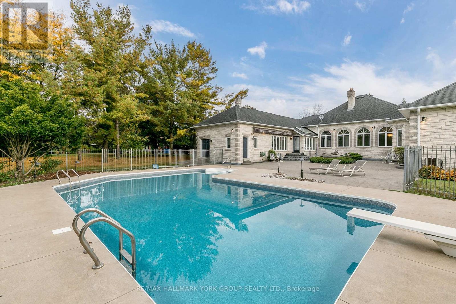 27 Glen Meadow Lane, Richmond Hill, Ontario  L4E 3M6 - Photo 39 - N12758796