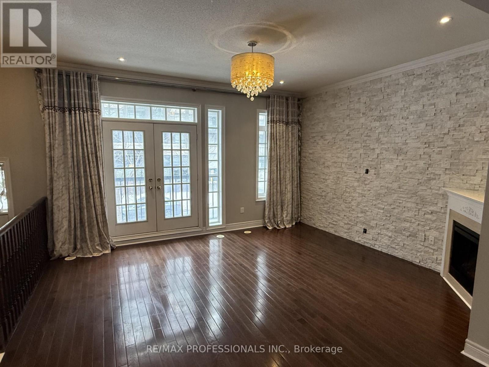 72 Upper Duke Crescent, Markham, Ontario  L6G 0B6 - Photo 10 - N12782946
