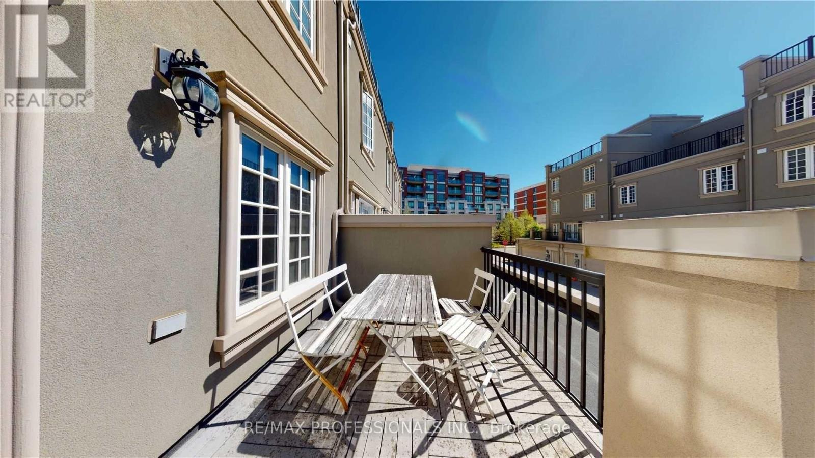 72 Upper Duke Crescent, Markham, Ontario  L6G 0B6 - Photo 7 - N12782946