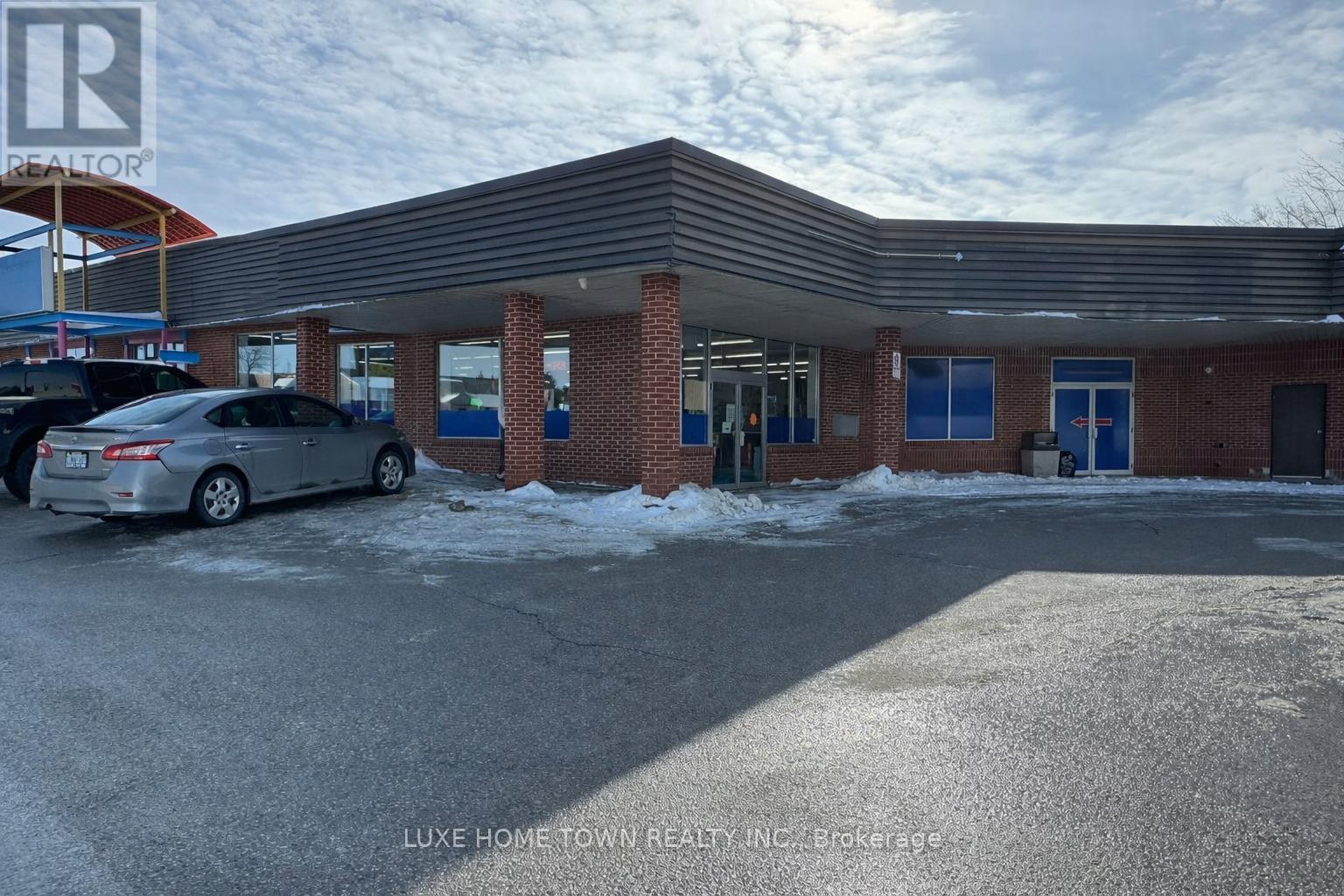 735 Tower Street S, Centre Wellington, Ontario  N1M 2R2 - Photo 2 - X12787016