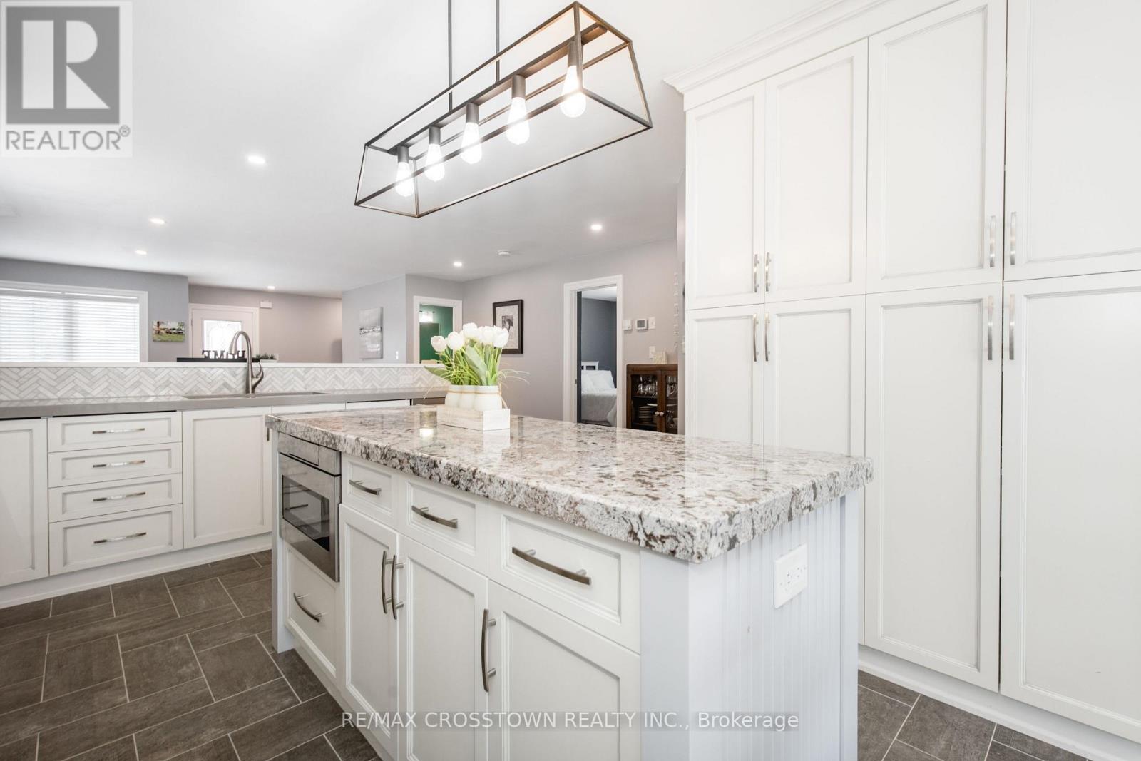 2237 Sproule Street, Innisfil, Ontario  L9S 0E2 - Photo 11 - N12787766