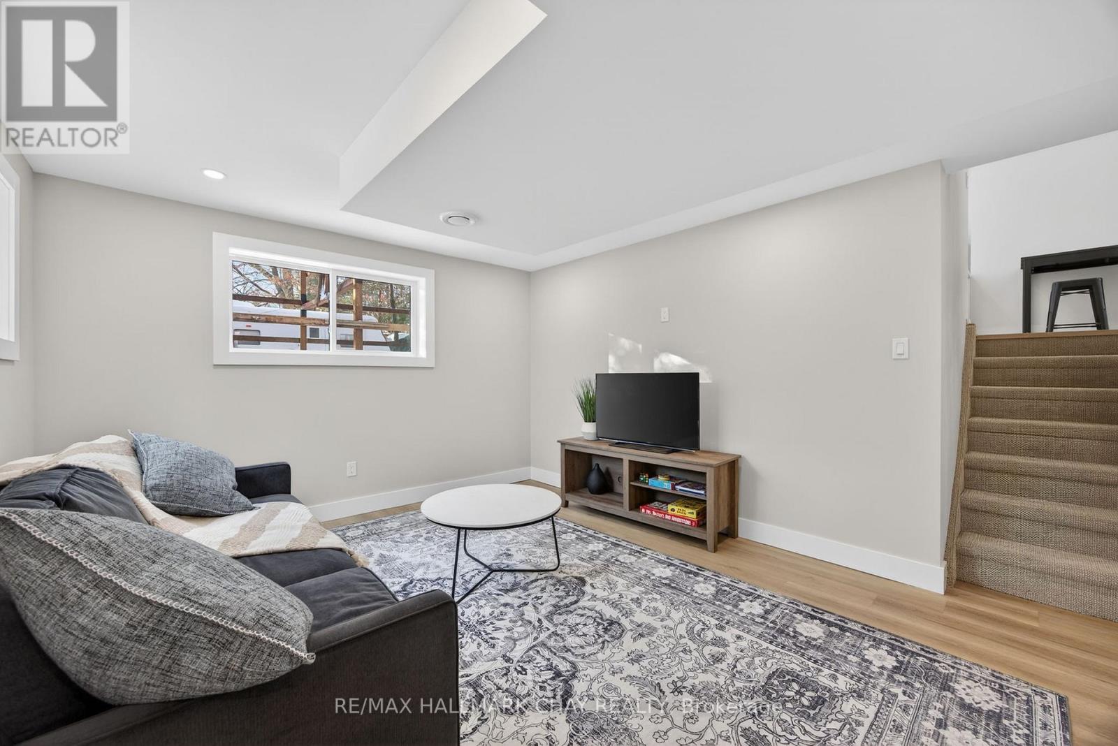 8717 Beachwood Road, Wasaga Beach, Ontario  L9Z 2G5 - Photo 35 - S12787746