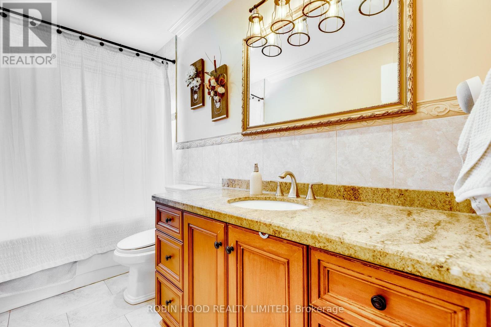 449 Gilbert Avenue, Toronto, Ontario  M6E 4X4 - Photo 25 - W12787724