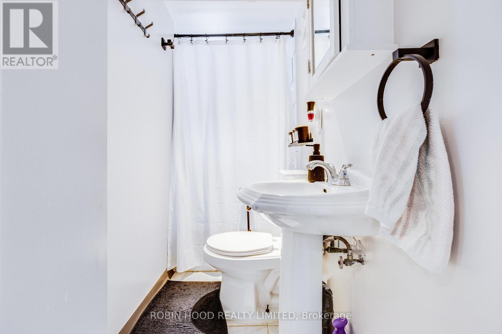 449 Gilbert Avenue, Toronto, Ontario  M6E 4X4 - Photo 35 - W12787724