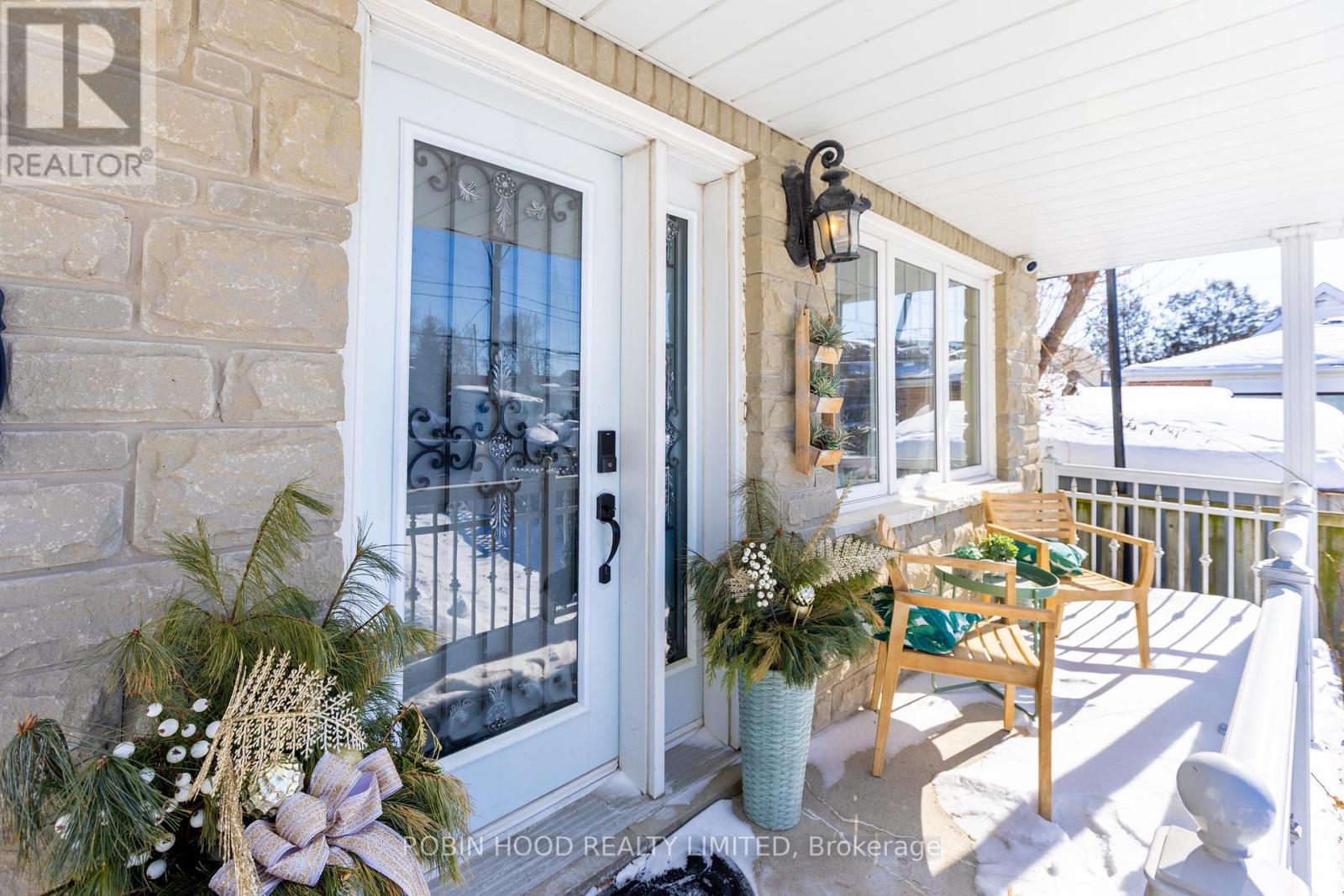 449 Gilbert Avenue, Toronto, Ontario  M6E 4X4 - Photo 4 - W12787724