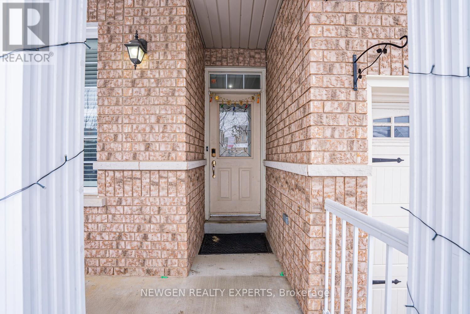 321 Queen Mary Drive, Brampton, Ontario  L7A 3S6 - Photo 2 - W12787768