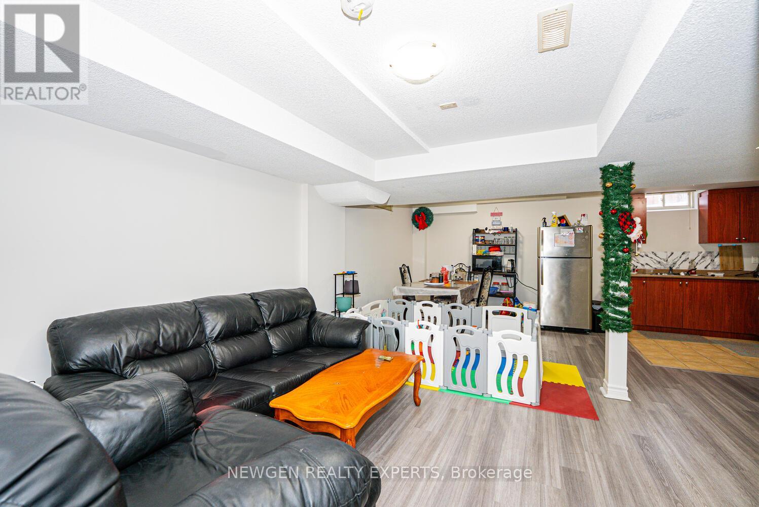 321 Queen Mary Drive, Brampton, Ontario  L7A 3S6 - Photo 33 - W12787768