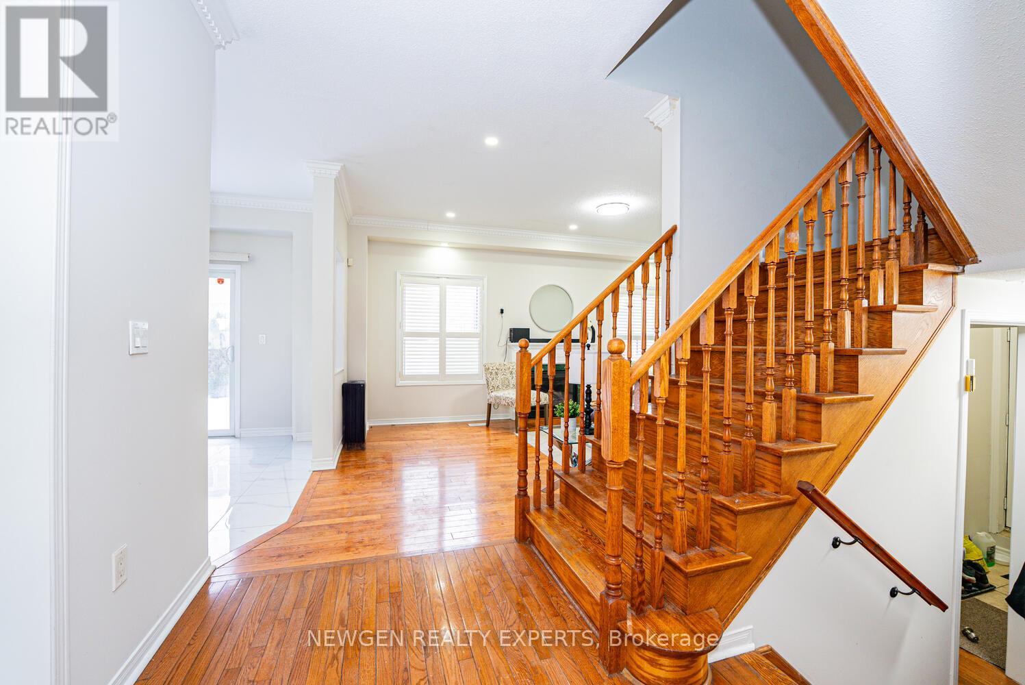 321 Queen Mary Drive, Brampton, Ontario  L7A 3S6 - Photo 8 - W12787768