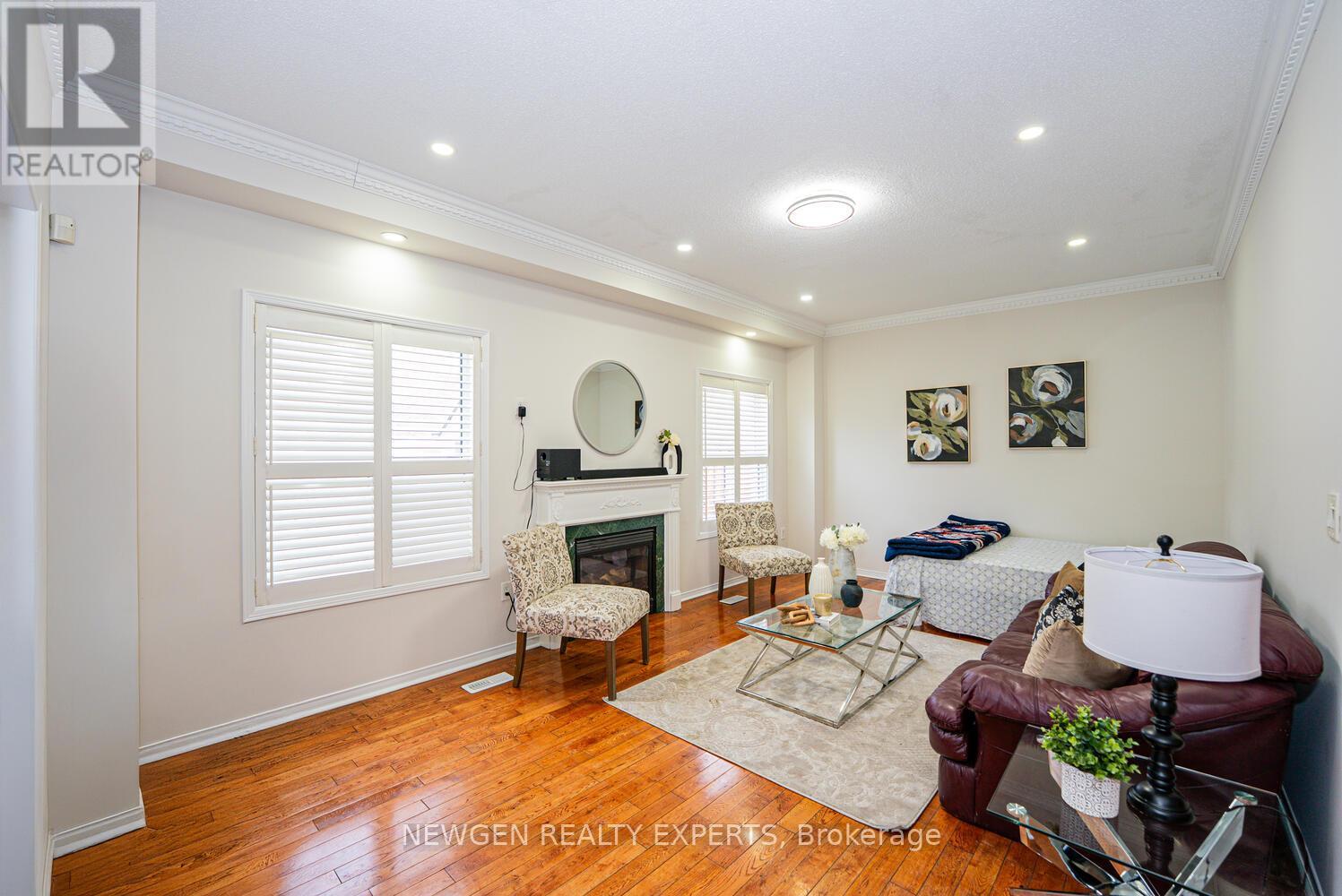 321 Queen Mary Drive, Brampton, Ontario  L7A 3S6 - Photo 9 - W12787768