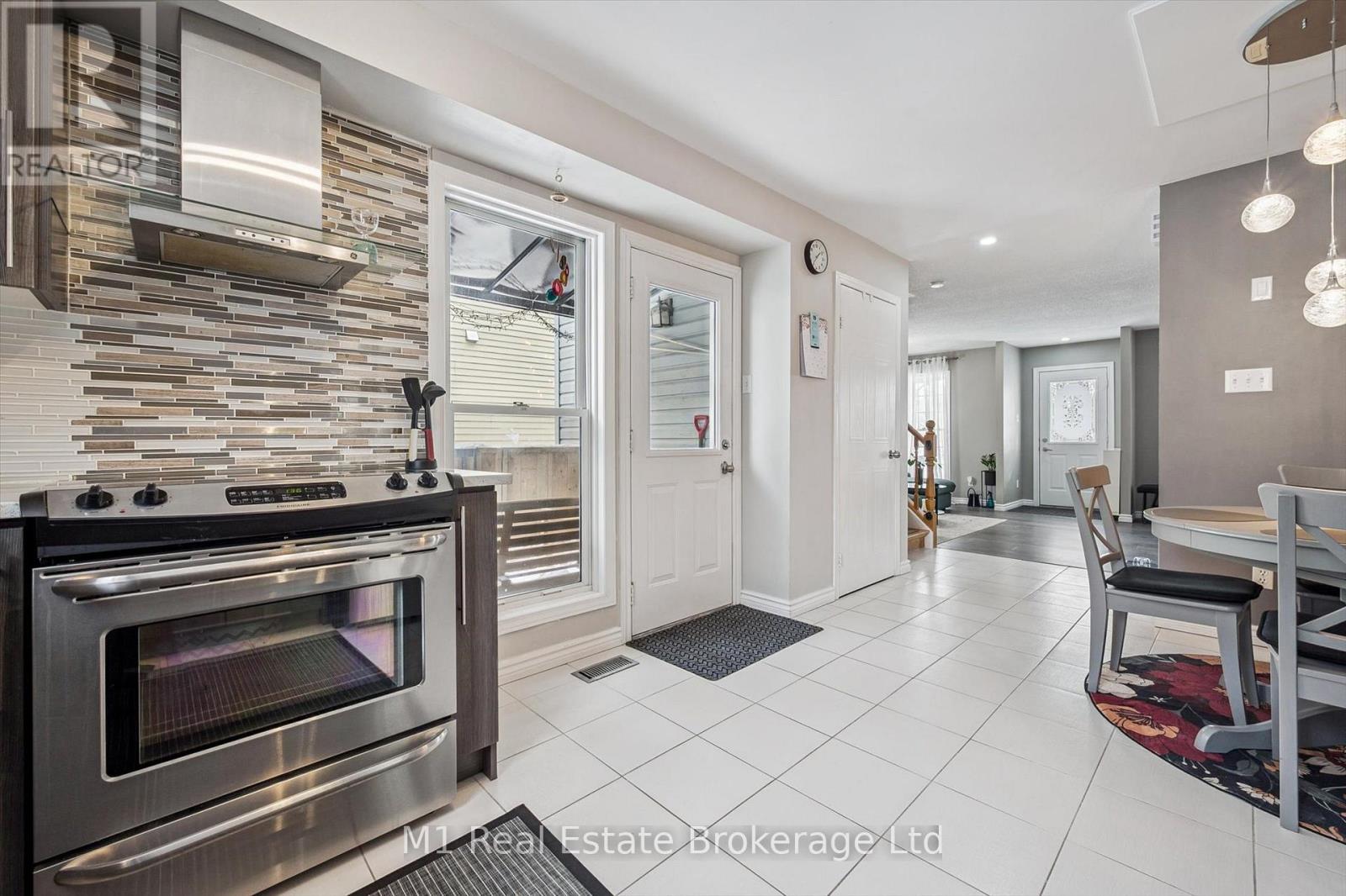 668 Jacob Lane, Waterloo, Ontario  N2V 2G9 - Photo 18 - X12787886