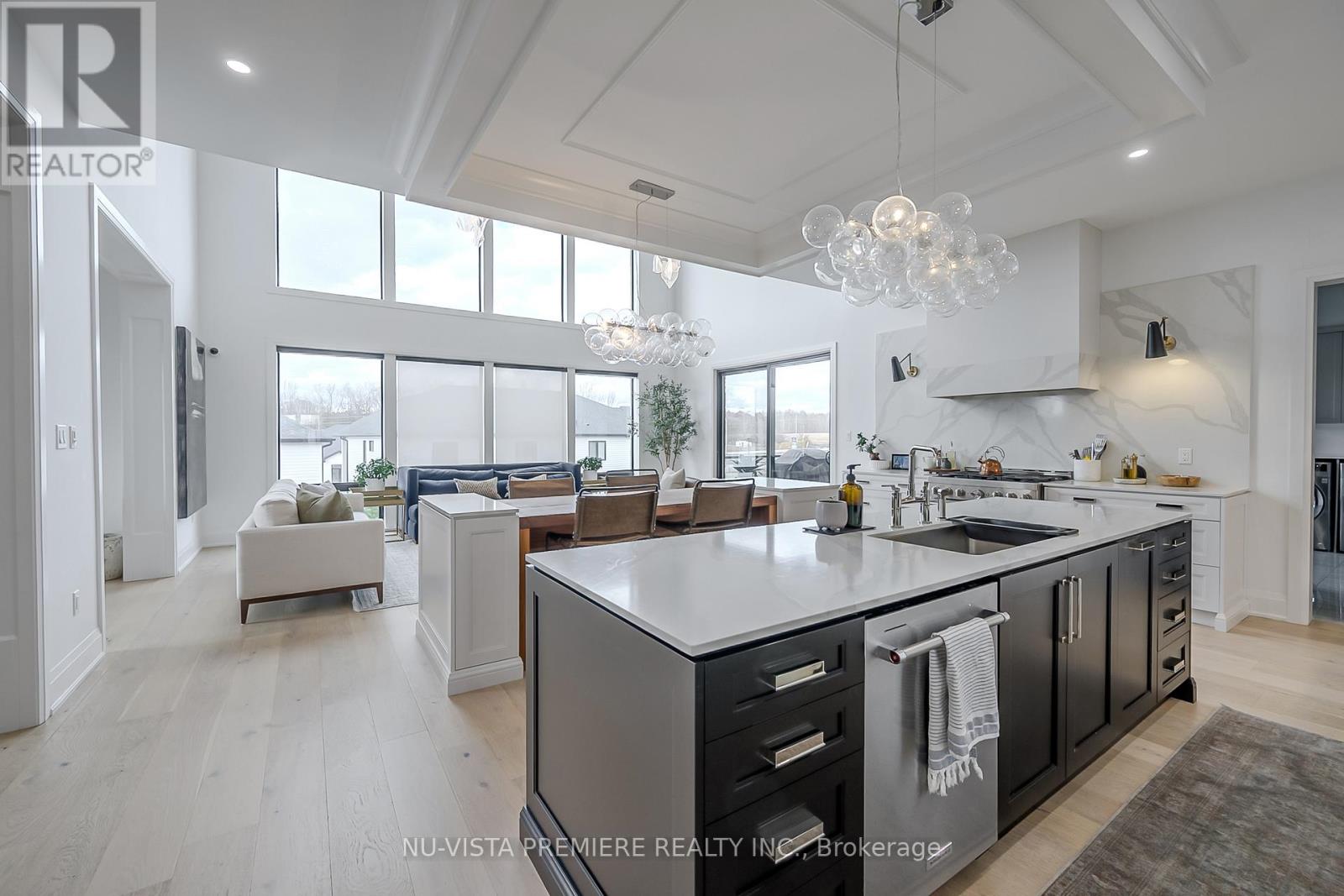 Photo 12 of 50 for 7501 Silvercreek Crescent