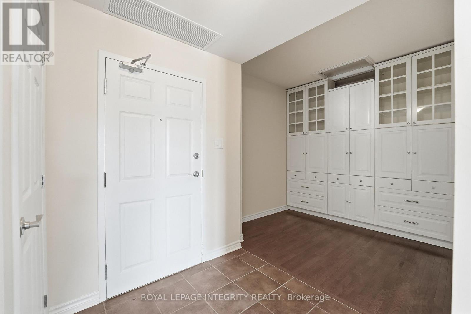 302 - 180 Guelph Private, Ottawa, Ontario  K2T 0J6 - Photo 3 - X12787826