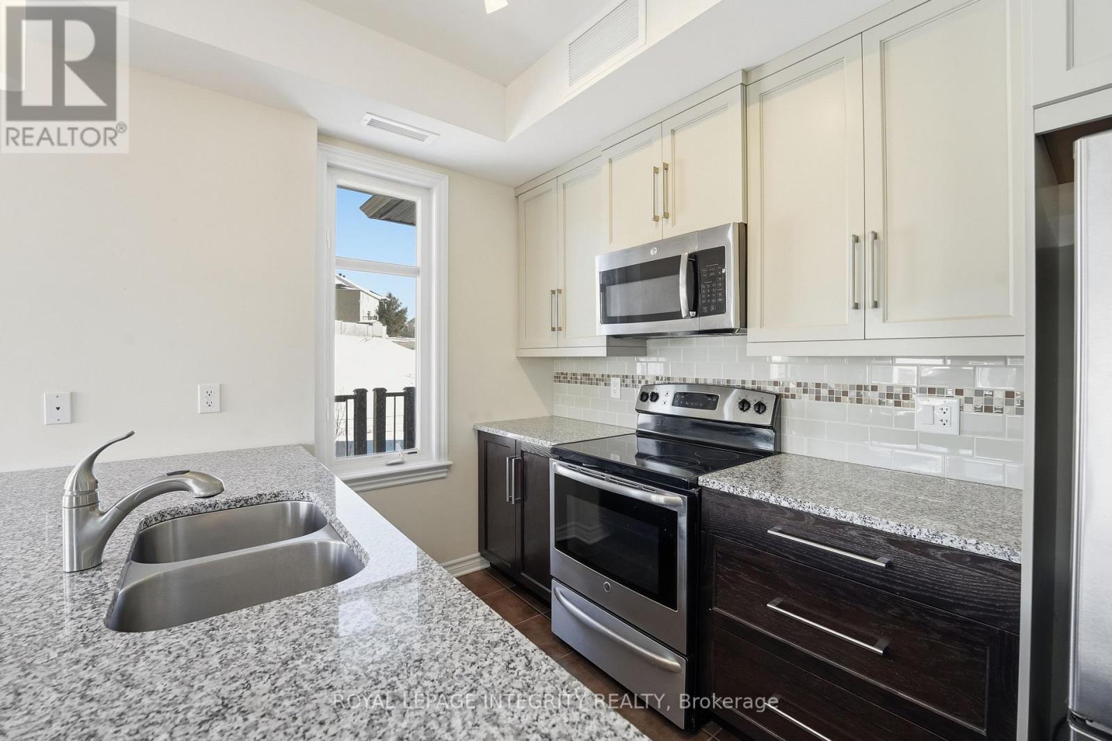 302 - 180 Guelph Private, Ottawa, Ontario  K2T 0J6 - Photo 5 - X12787826