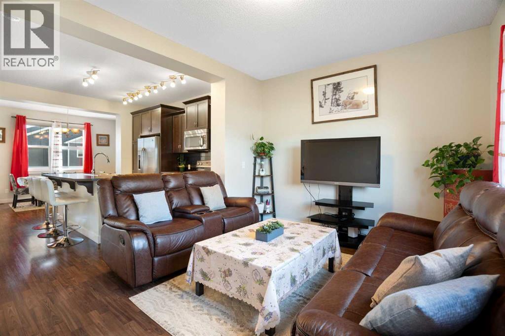 286 Fireside Place, Cochrane, Alberta  T4C 0R5 - Photo 6 - A2285845