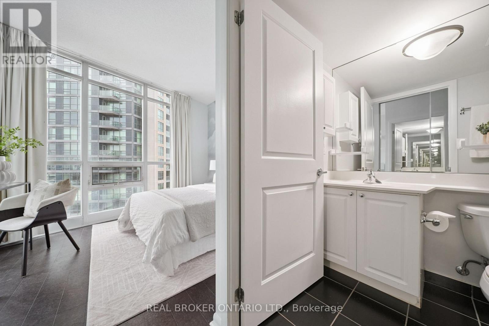 1222 - 231 Fort York Boulevard, Toronto, Ontario  M5V 1B2 - Photo 21 - C12787828