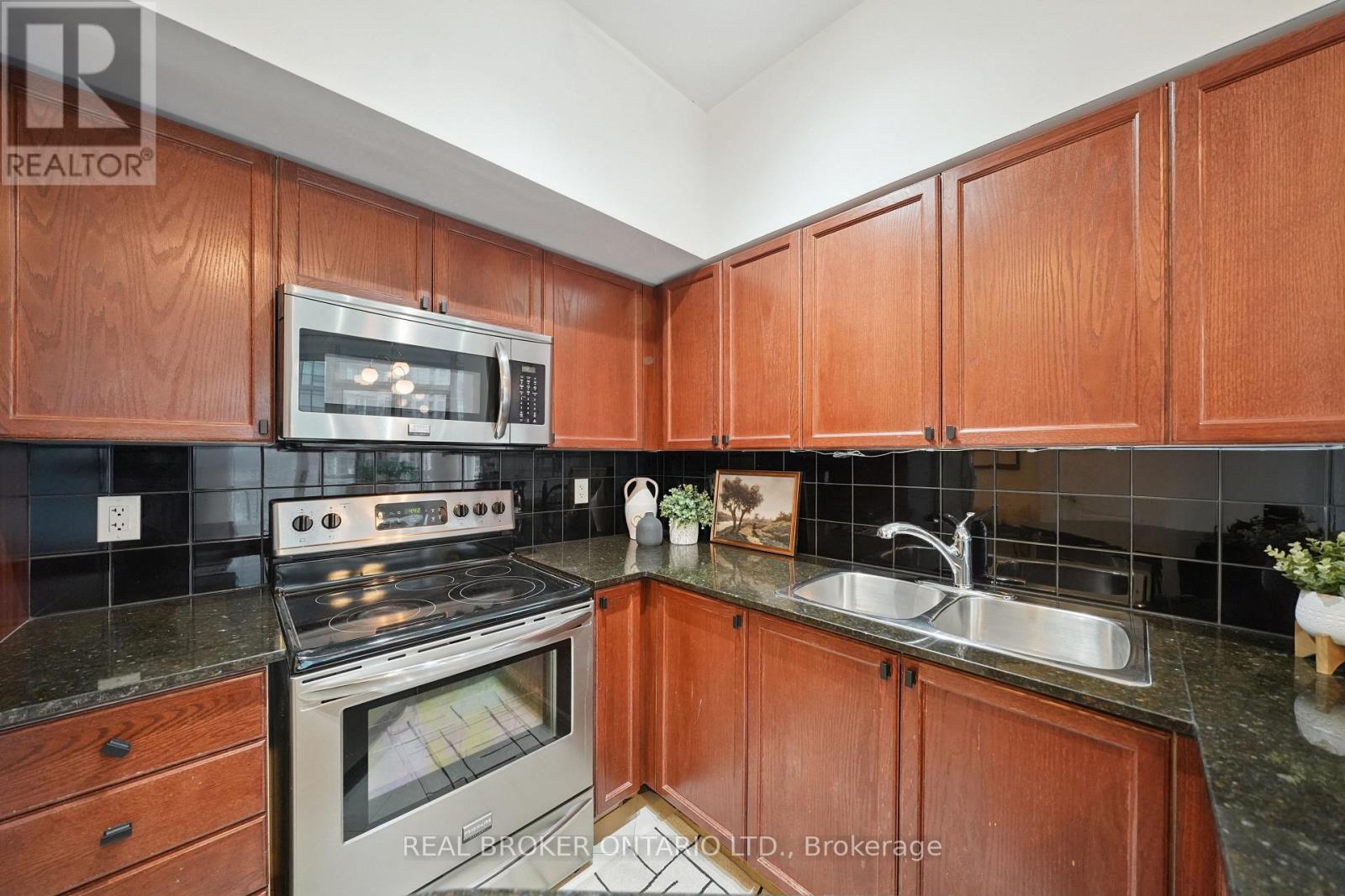 1222 - 231 Fort York Boulevard, Toronto, Ontario  M5V 1B2 - Photo 7 - C12787828